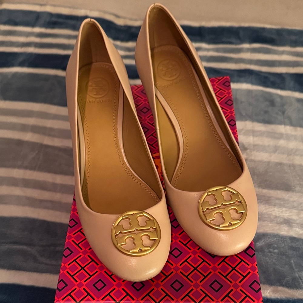 Tory Burch Blush Goan Sand NappaLeather Logo Chelsea 65mm Wedge with Gold Emblem
